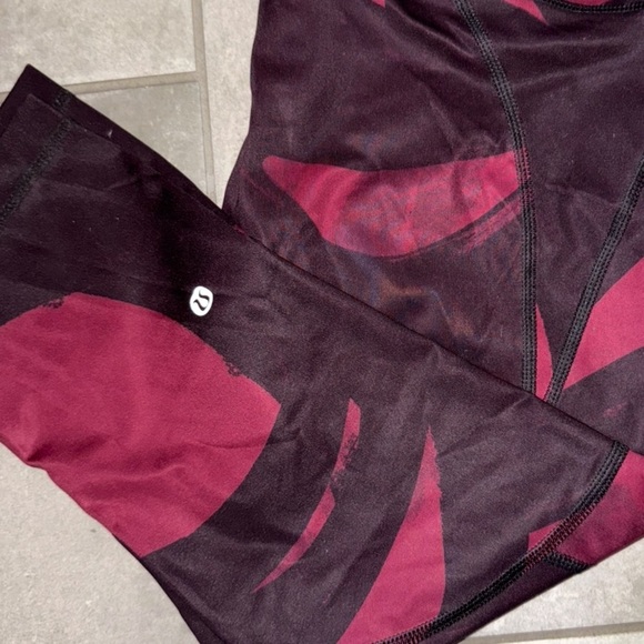 Lululemon Athletica All Sport Crop In Back
Spin Stroke Dashing Purple Black 6 - Picture 12 of 12